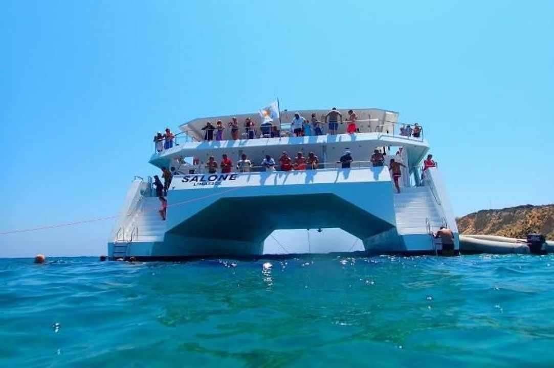 Keep Calm and BOAT PARTY with Definitive Disco at day