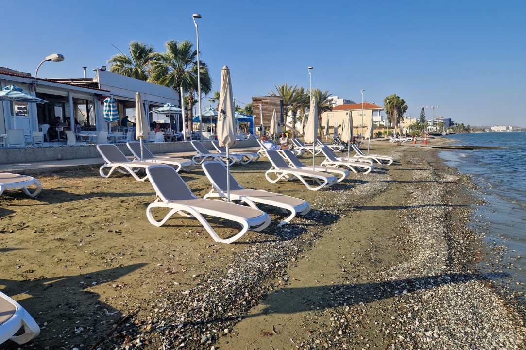 Holiday vibes in a hidden seaside paradise