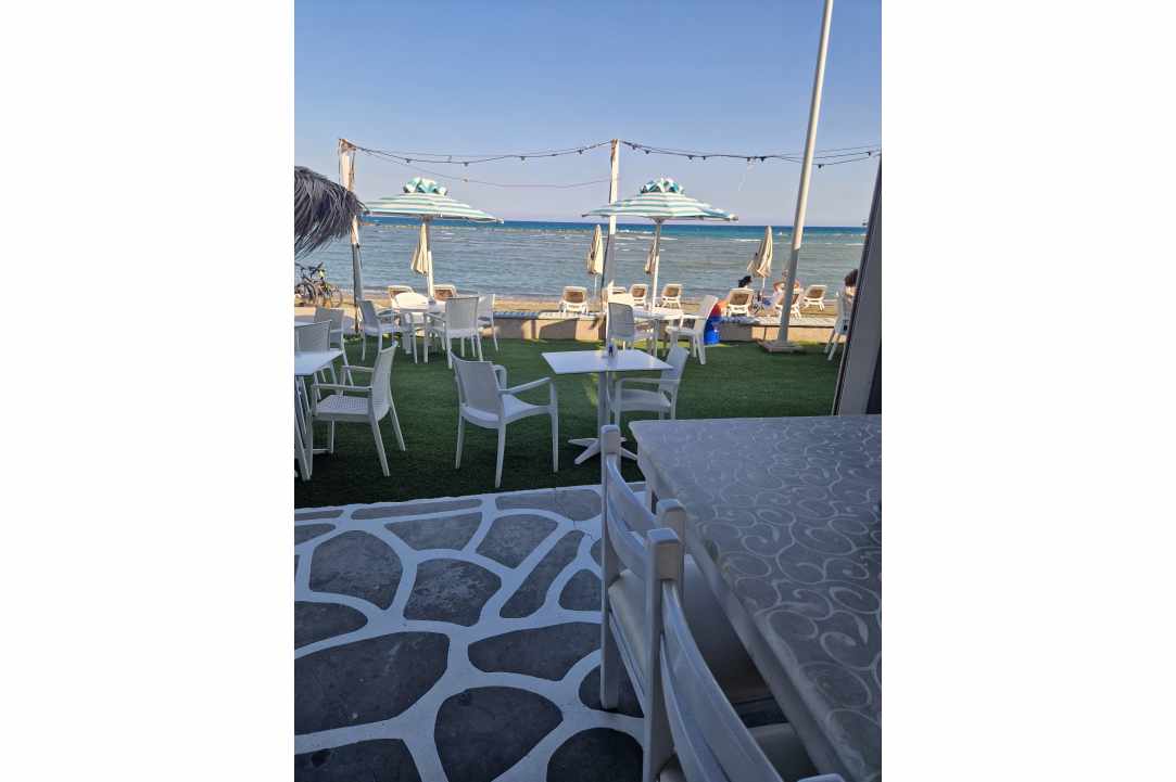 Holiday vibes in a hidden seaside paradise