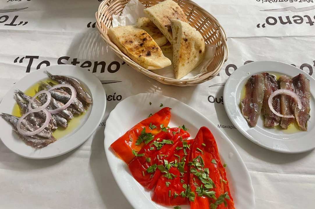 Stenó Mezedopoleío – Ouzerí: Ultimate Taste Escape!