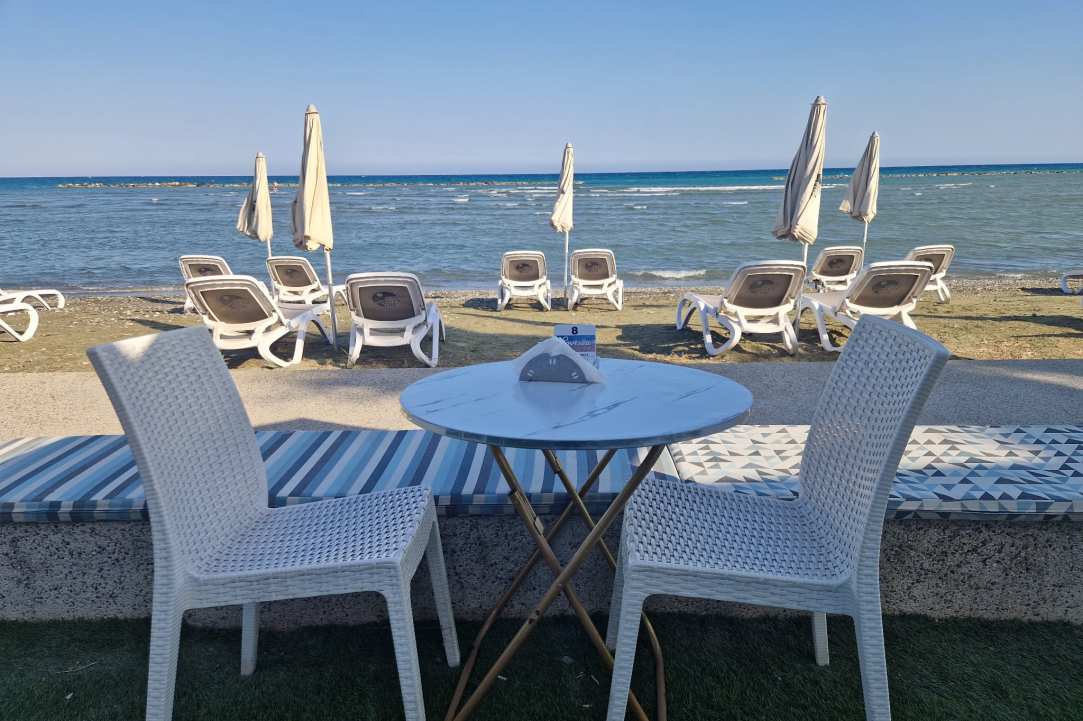 Holiday vibes in a hidden seaside paradise