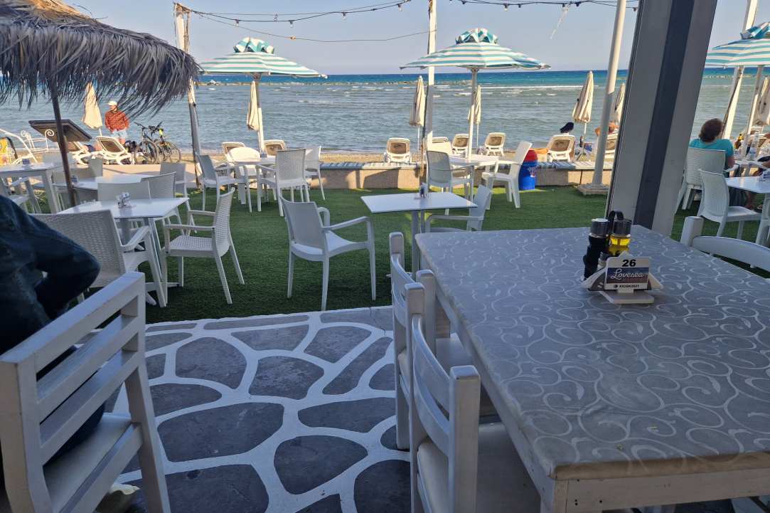 Holiday vibes in a hidden seaside paradise