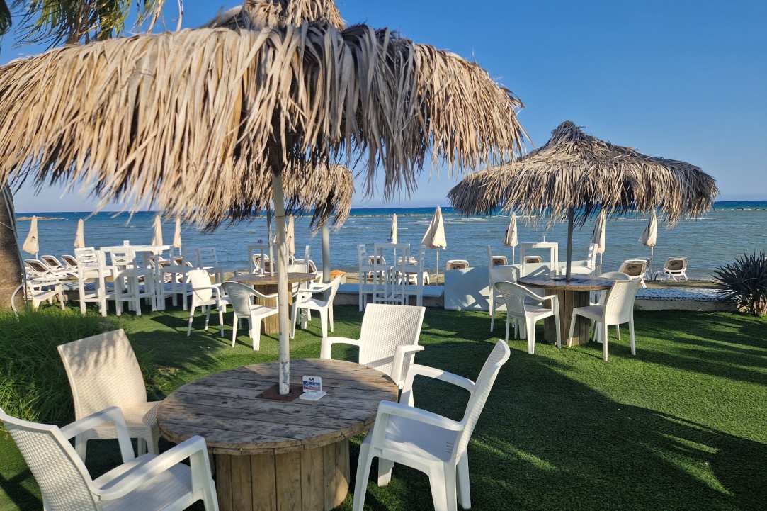 Holiday vibes in a hidden seaside paradise