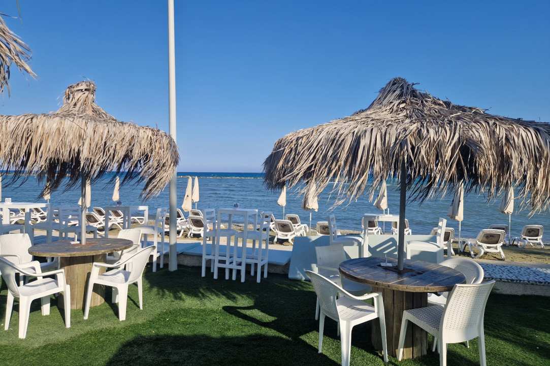 Holiday vibes in a hidden seaside paradise
