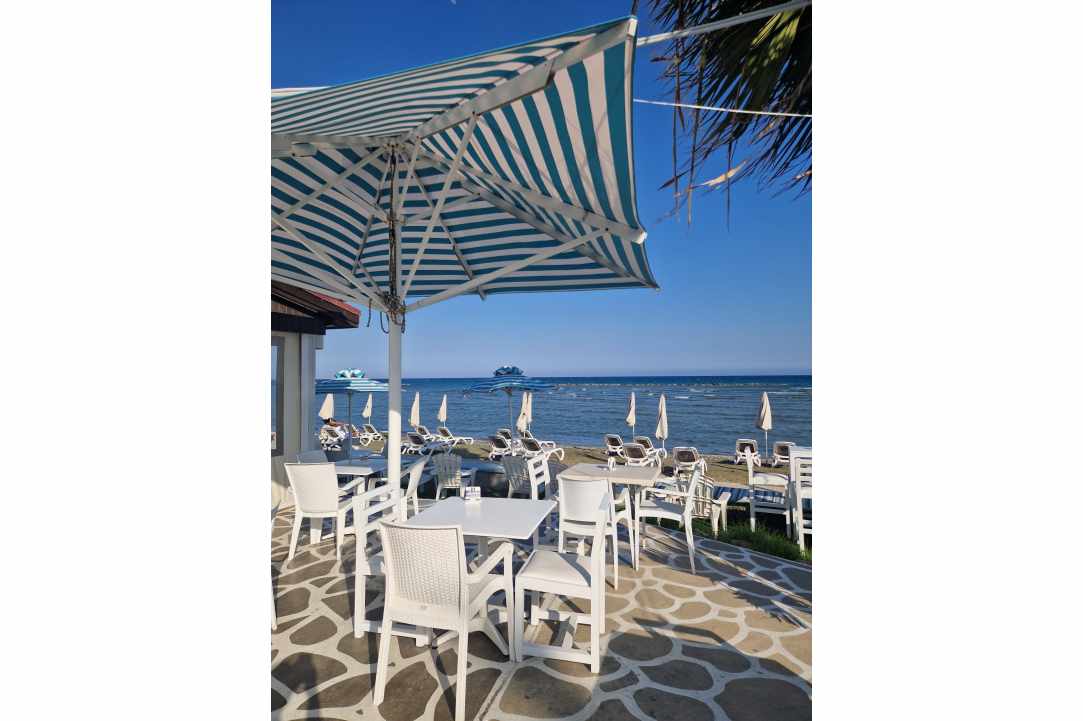 Holiday vibes in a hidden seaside paradise