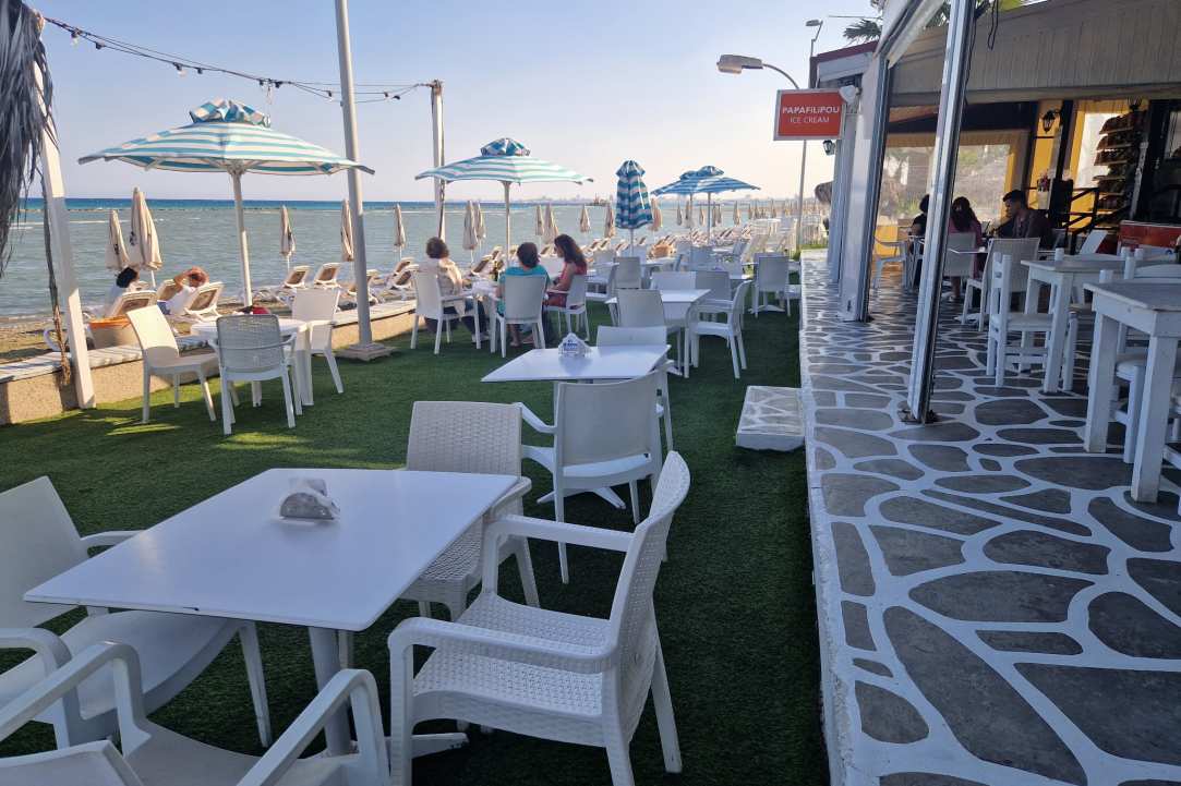 Holiday vibes in a hidden seaside paradise