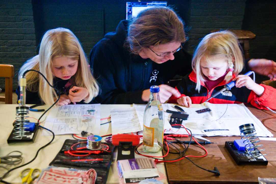 A series of multidisciplinary workshops for children aiming at developing knowledge and experience!