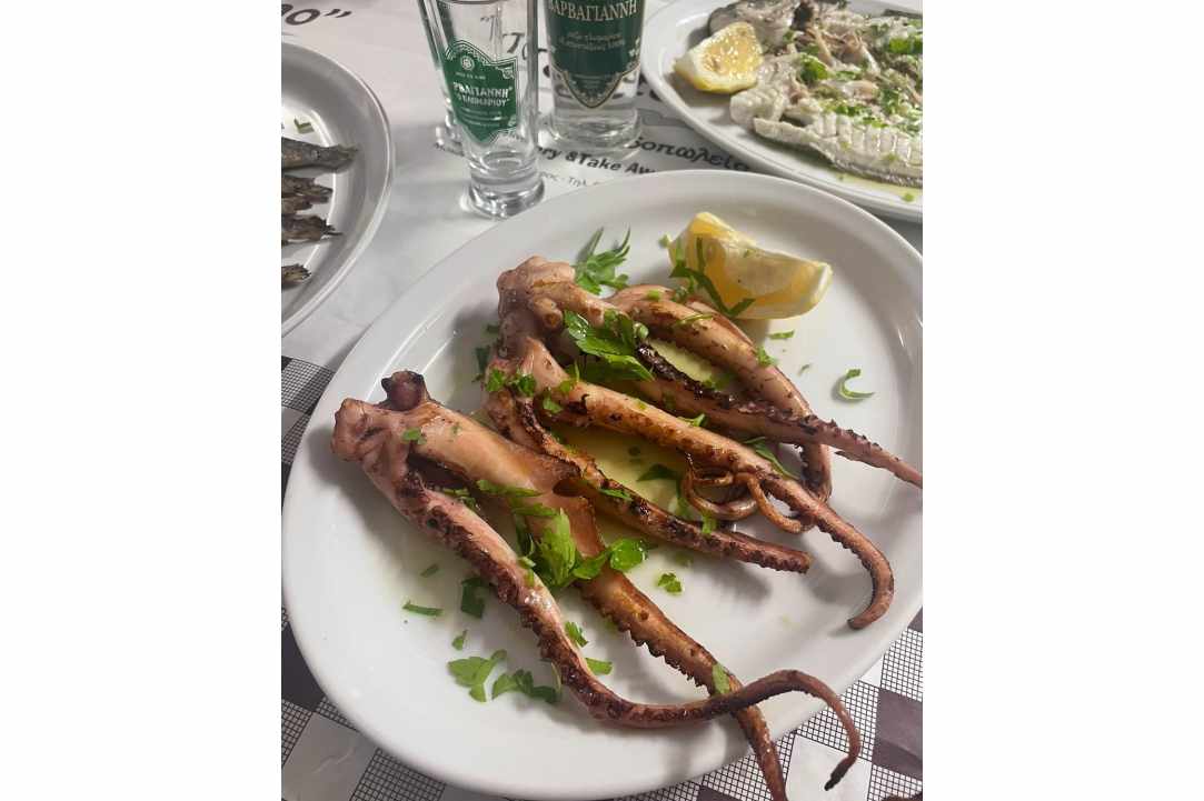 Stenó Mezedopoleío – Ouzerí: Ultimate Taste Escape!