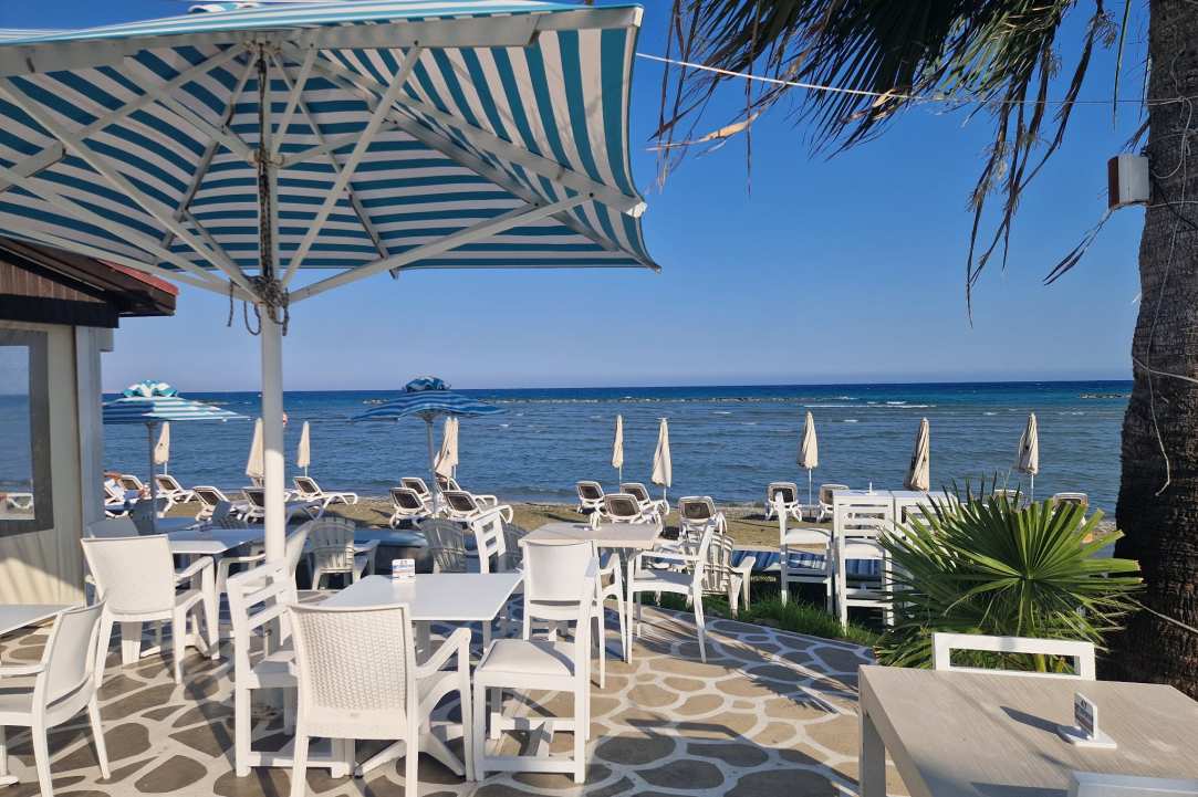 Holiday vibes in a hidden seaside paradise