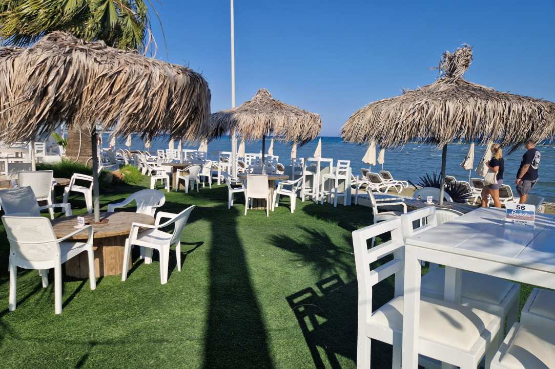 Holiday vibes in a hidden seaside paradise