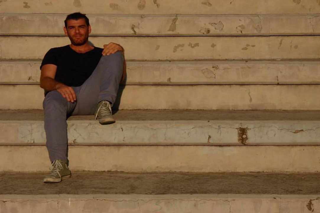 Το θεατρικό έργο του Κώστα Μαννούρη, «Επί Χρήμασι» επιστρέφει, απόψε 29 Νοεμβρίου στις 7:30 στην δημοσιογραφική εστία στη Λευκωσια