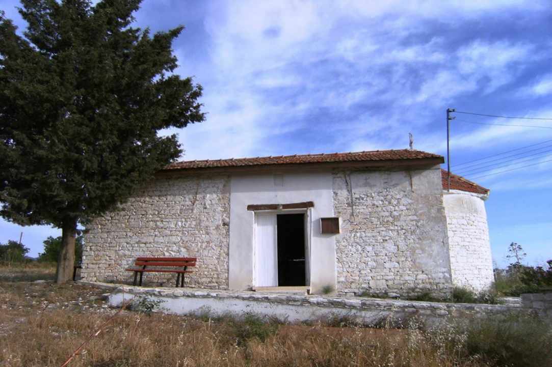 Το Εκκλησάκι της Αγίας Αναστασίας της Φαρμακολύτριας στα Λεύκαρα