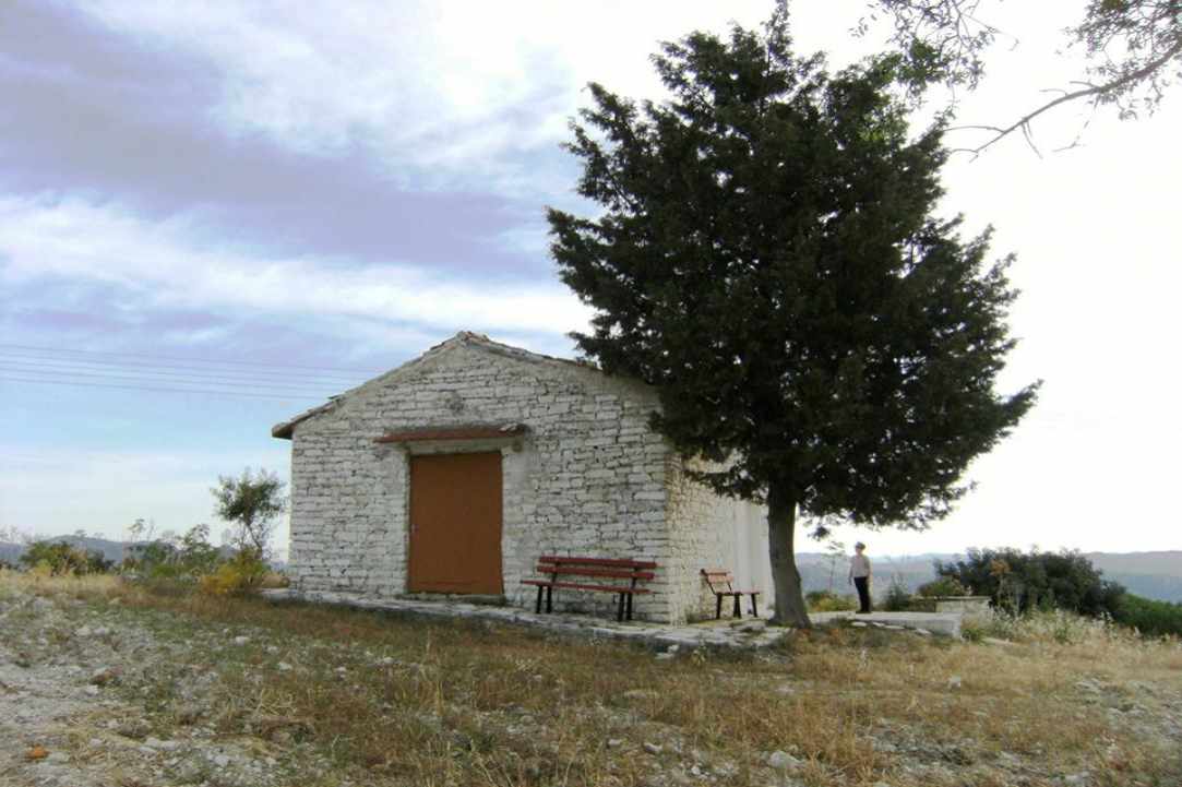 Το Εκκλησάκι της Αγίας Αναστασίας της Φαρμακολύτριας στα Λεύκαρα