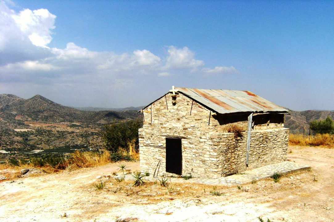 Το εξωκλήσι της Αγίας Μαρίνας στα Λεύκαρα