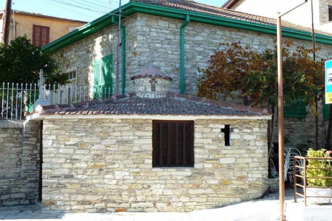 Το παρεκκλήσι της Αγίας Παρασκευής στα Λεύκαρα 