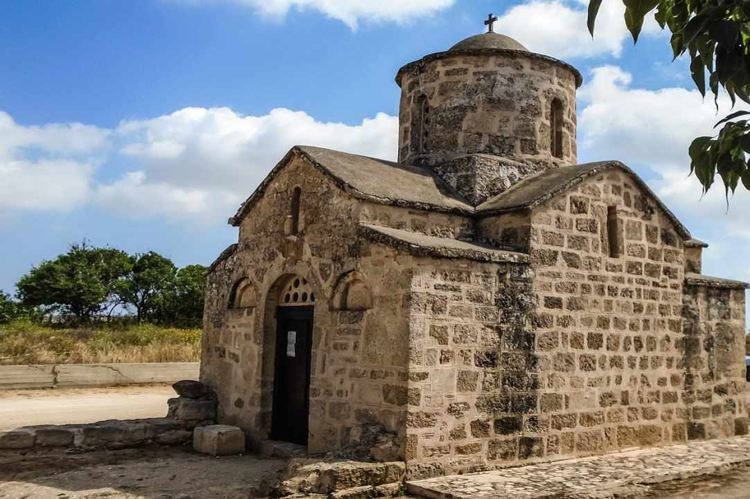 Το ξωκλήσι των Αγίων Ανδρονίκου και Αθανασίας στο Φρέναρος