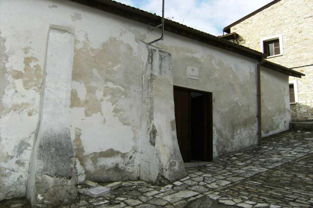 Το Παρεκκλήσι του Αγίου Δημητρίου στα Λεύκαρα 
