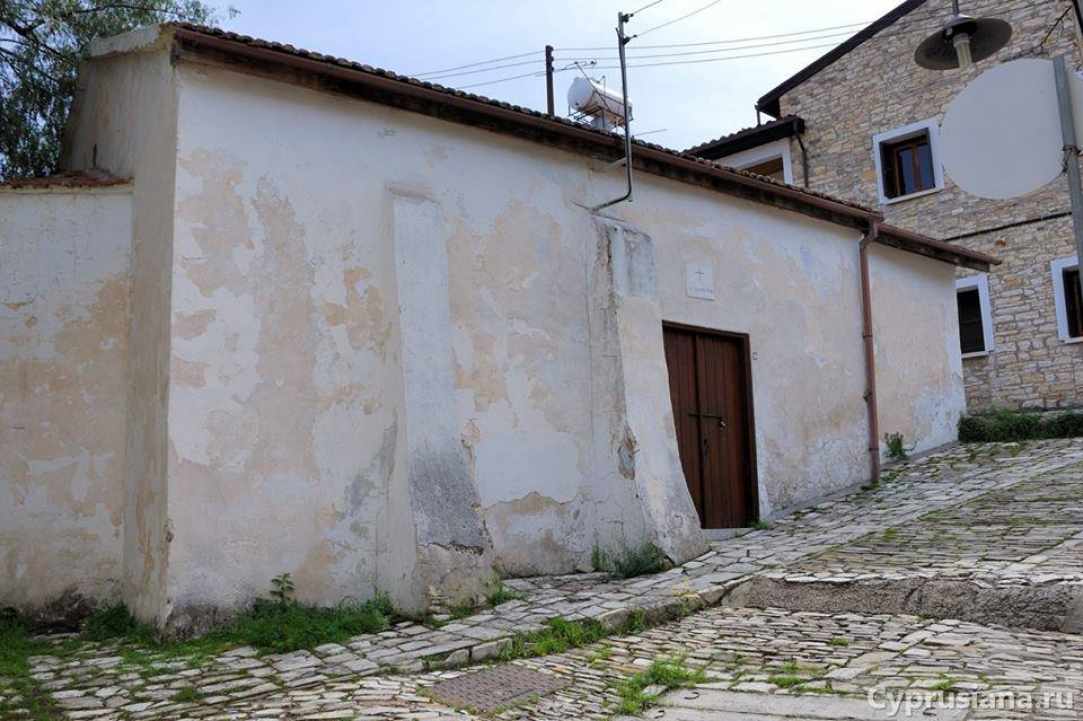 Το Παρεκκλήσι του Αγίου Δημητρίου στα Λεύκαρα 