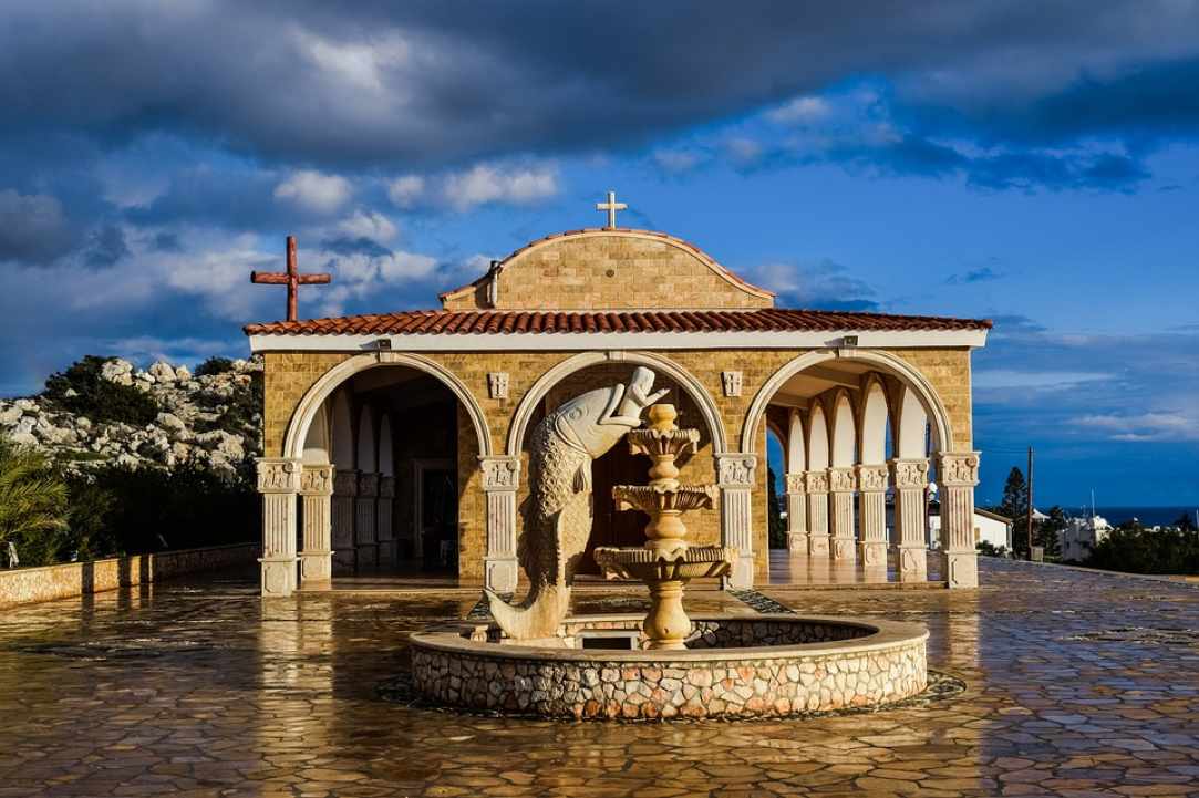 Η ιστορική εξέλιξη της Αγίας Νάπας
