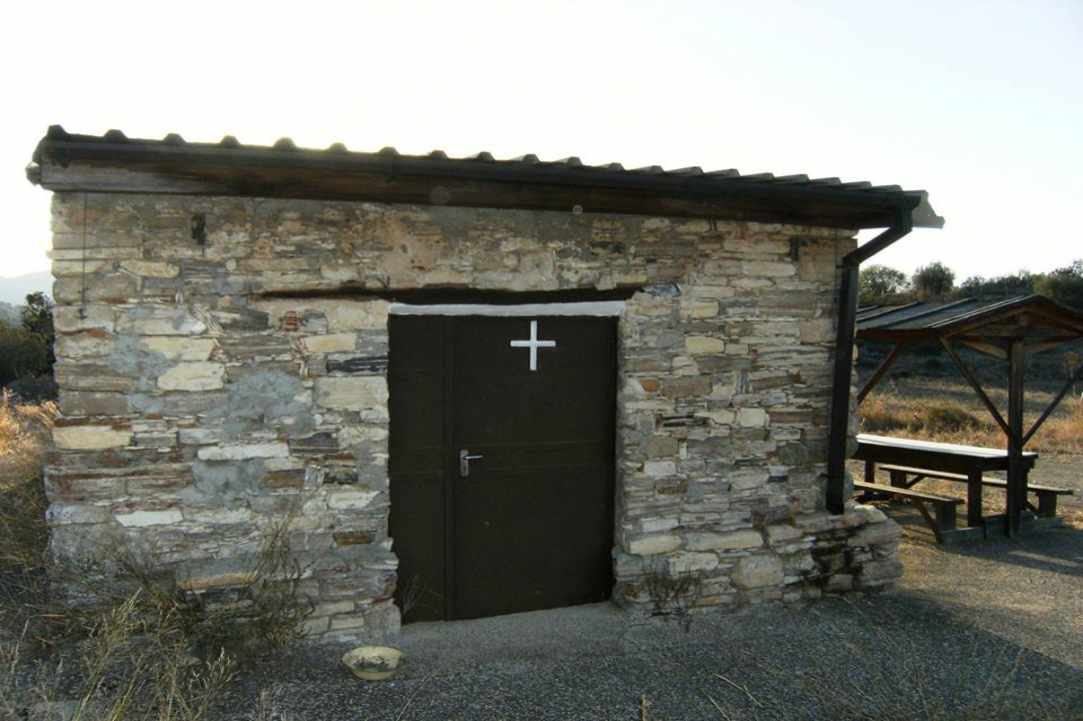 Το εξωκλήσι του Άγιου Γεώργιου του Συρκάτη στα Λεύκαρα