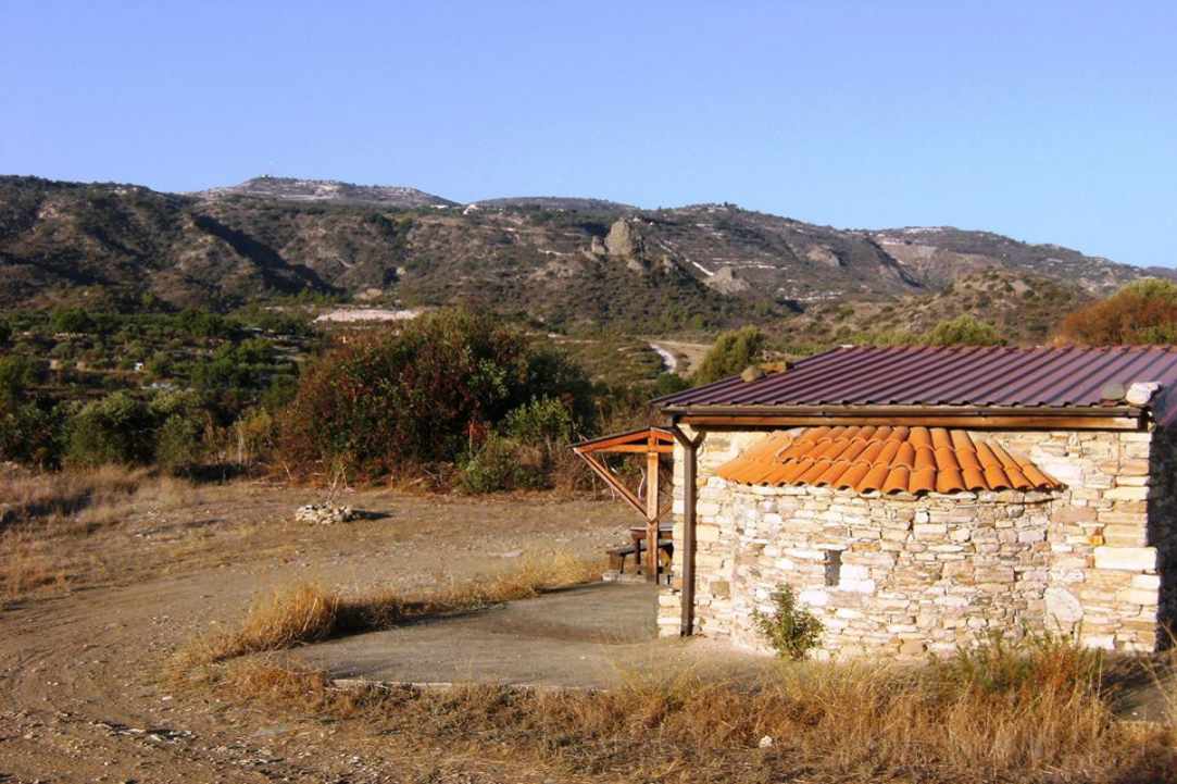 Το εξωκλήσι του Άγιου Γεώργιου του Συρκάτη στα Λεύκαρα