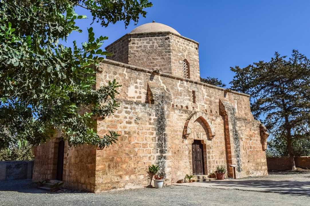 Ο Ναός του Αγίου Γεωργίου του Τερατσιώτη - Δυτικά του χωριού Αυγόρου