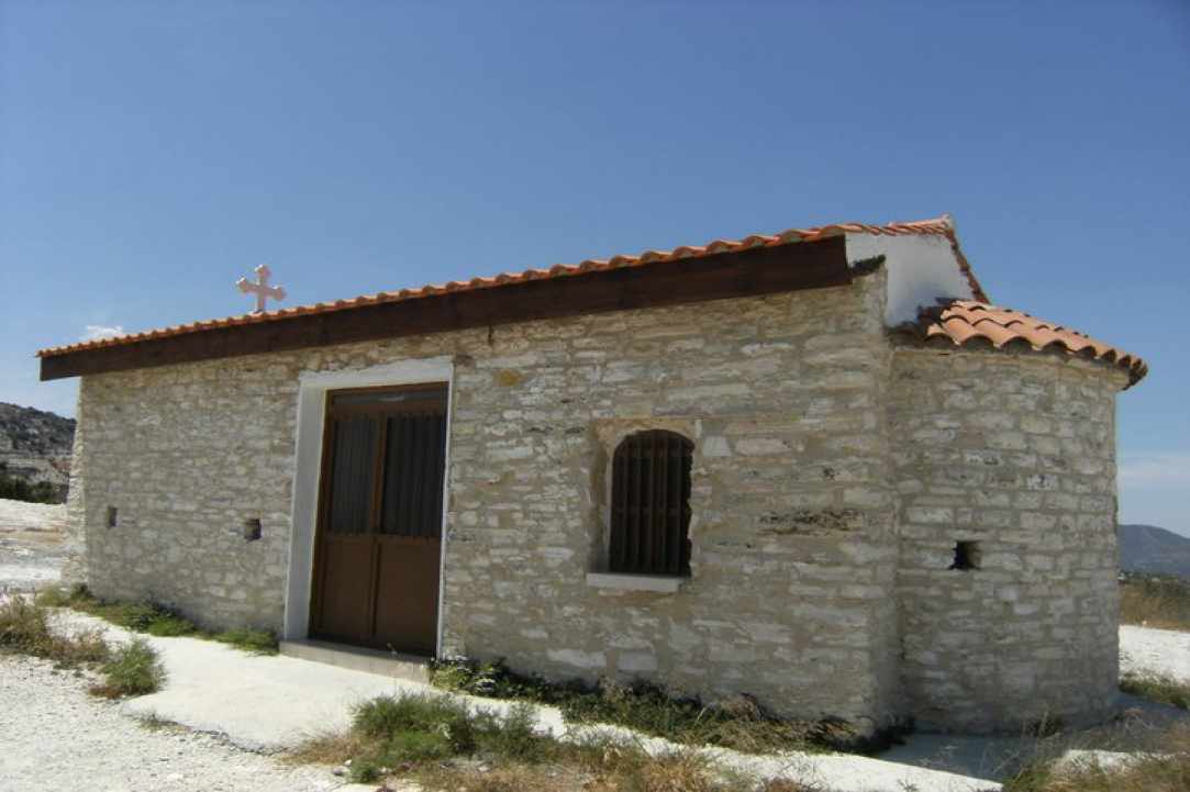 Το εκκλησάκι του Αγίου Γεωργίου του Οξύ στα Λεύκαρα