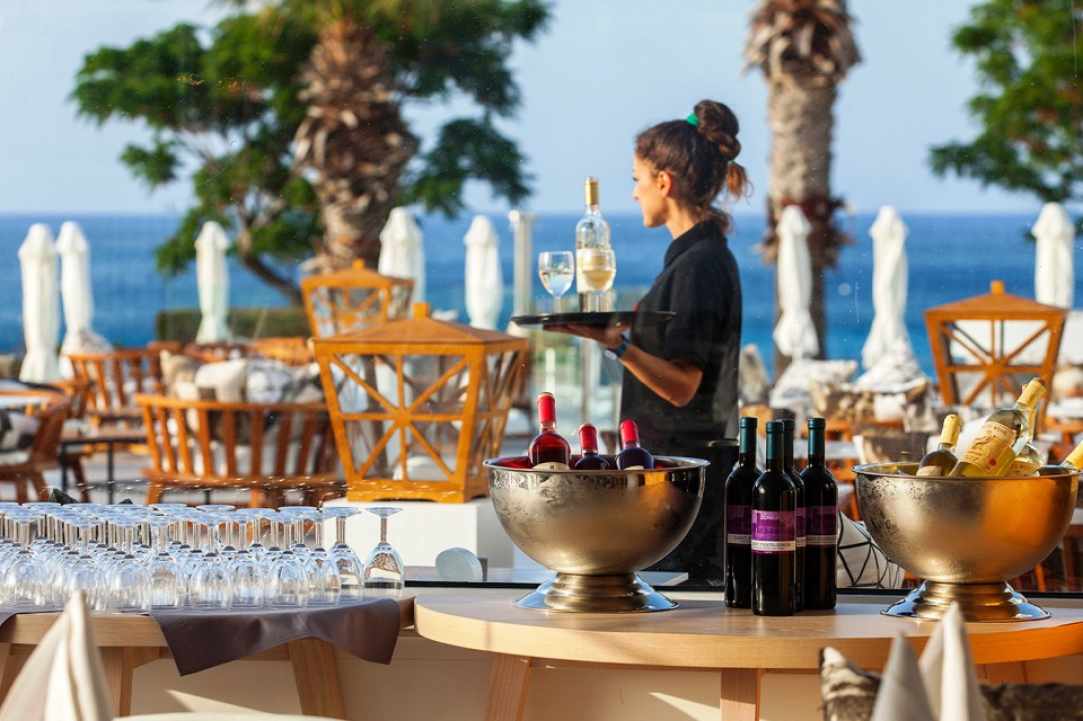 Επαναφορά του «φόρου ΚΟΤ» και εισιτήριο στον Ακάμα προτείνει ο Άγγελος Λοΐζου
