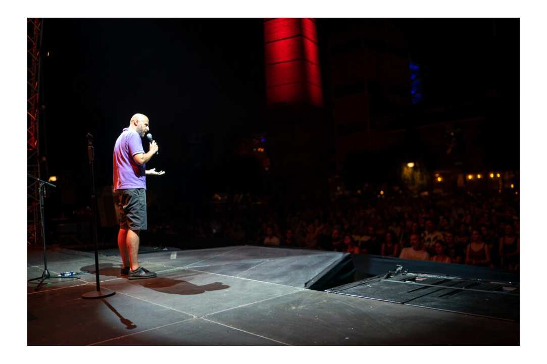 Ο Αριστοτέλης Ρήγας, stand up comedian και μουσικός, στην Κύπρο
