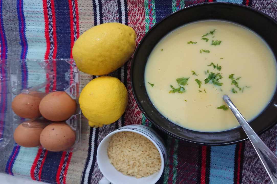 How To Make Greek Egg and Lemon Soup (Avgolemono or avgolemoni)