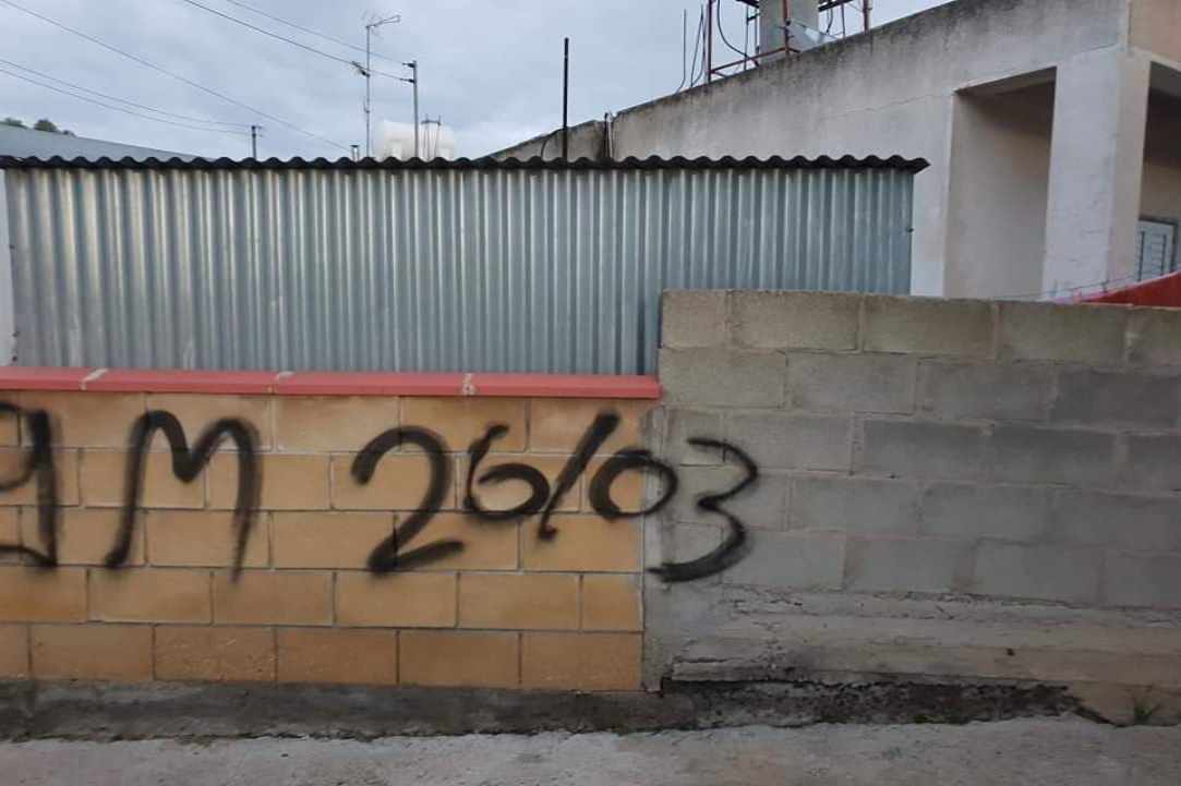 Βανδαλισμοί σε σπίτια και ανάρμοστη συμπεριφορά στην Λευκωσία! gallery image 5