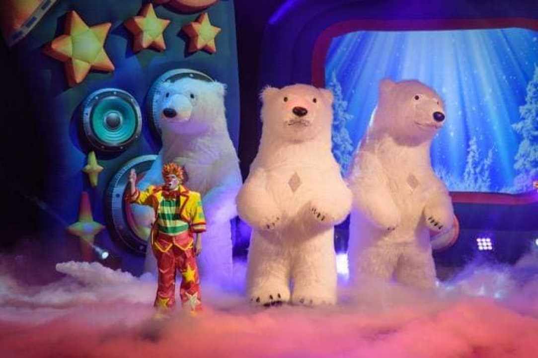 Circus Bubble Show -ELEPHANT AND POLAR BEARS