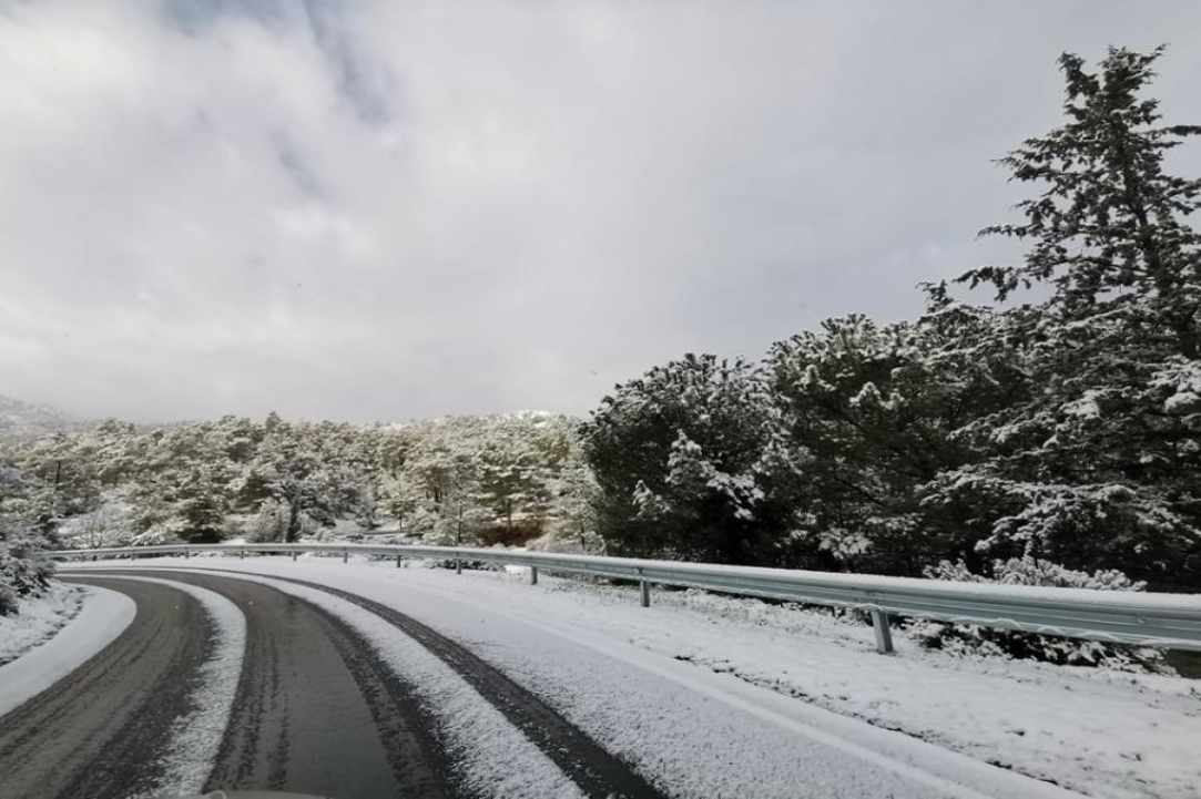 Μαγευτικές εικόνες: Χιονισμένο τοπίο στον Μαχαιρά - ΦΩΤΟΓΡΑΦΙΕΣ και ΒΙΝΤΕΟ έξω από το Λυθροδόντα