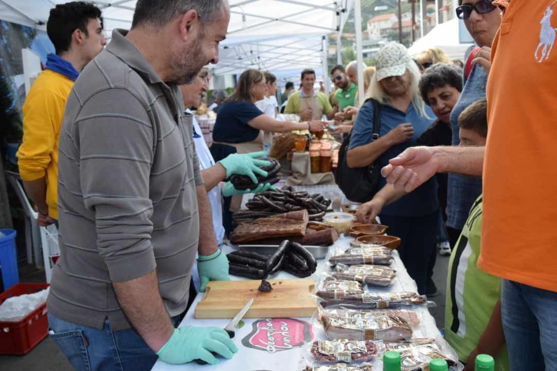 Let's go to the Apple Festival