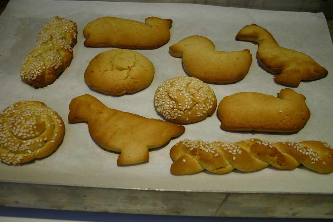 Easter koulourakia(cookies) with orange and honey