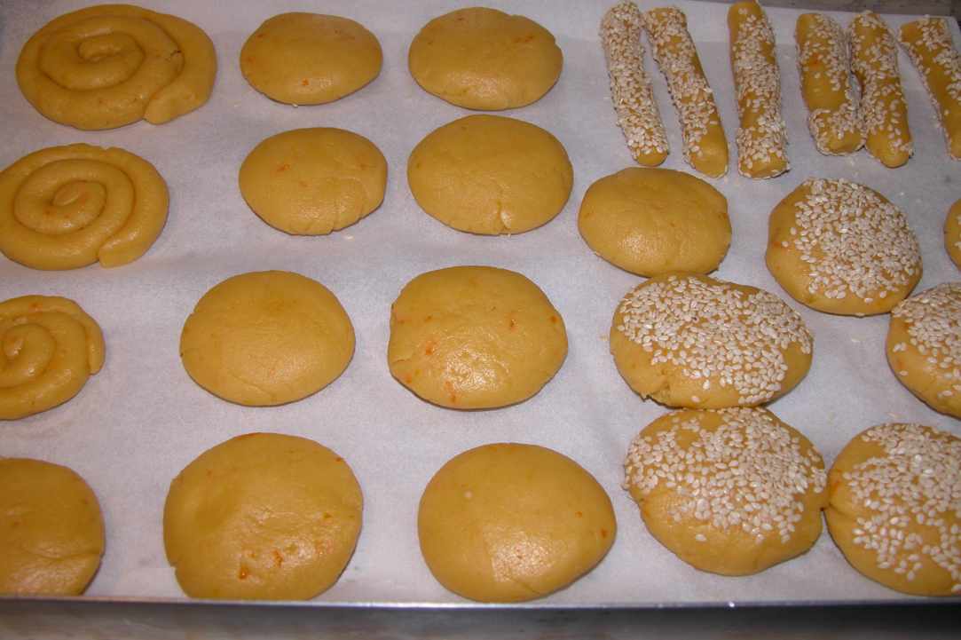 Easter koulourakia(cookies) with orange and honey