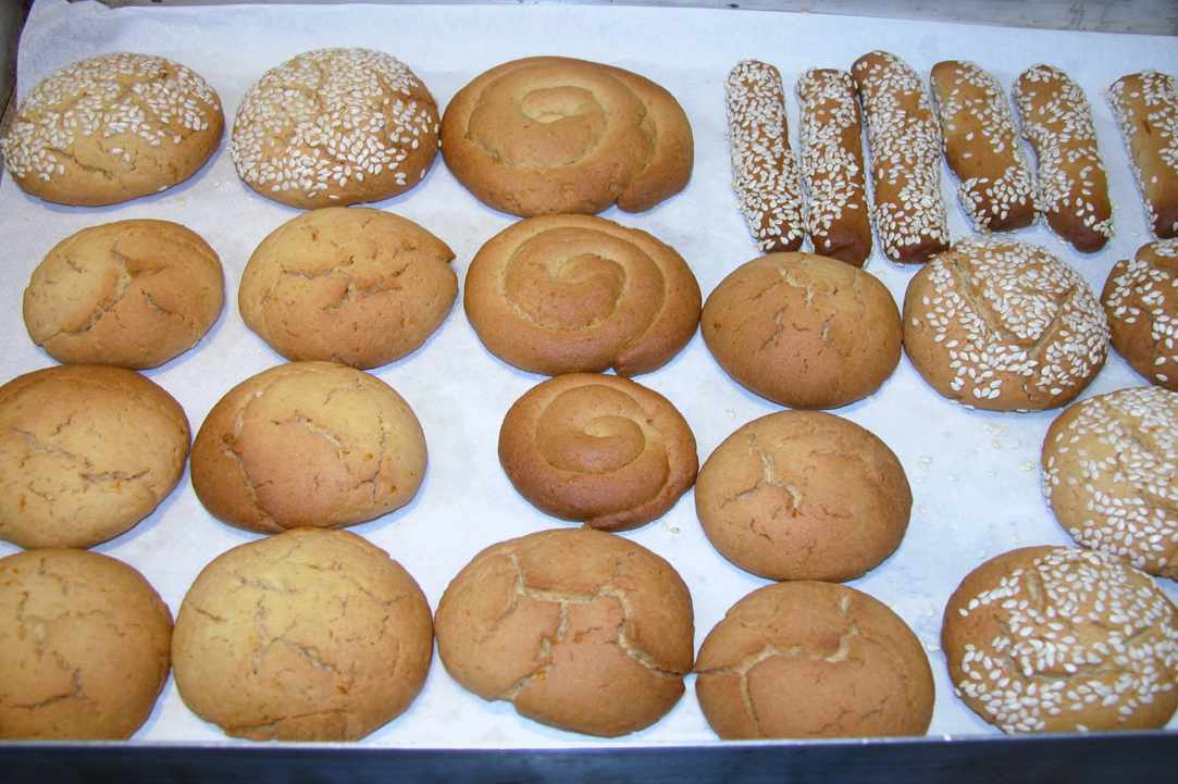 Easter koulourakia(cookies) with orange and honey