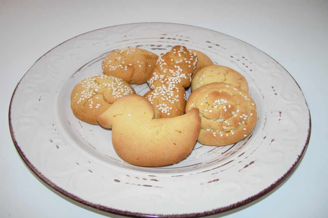 Easter koulourakia(cookies) with orange and honey