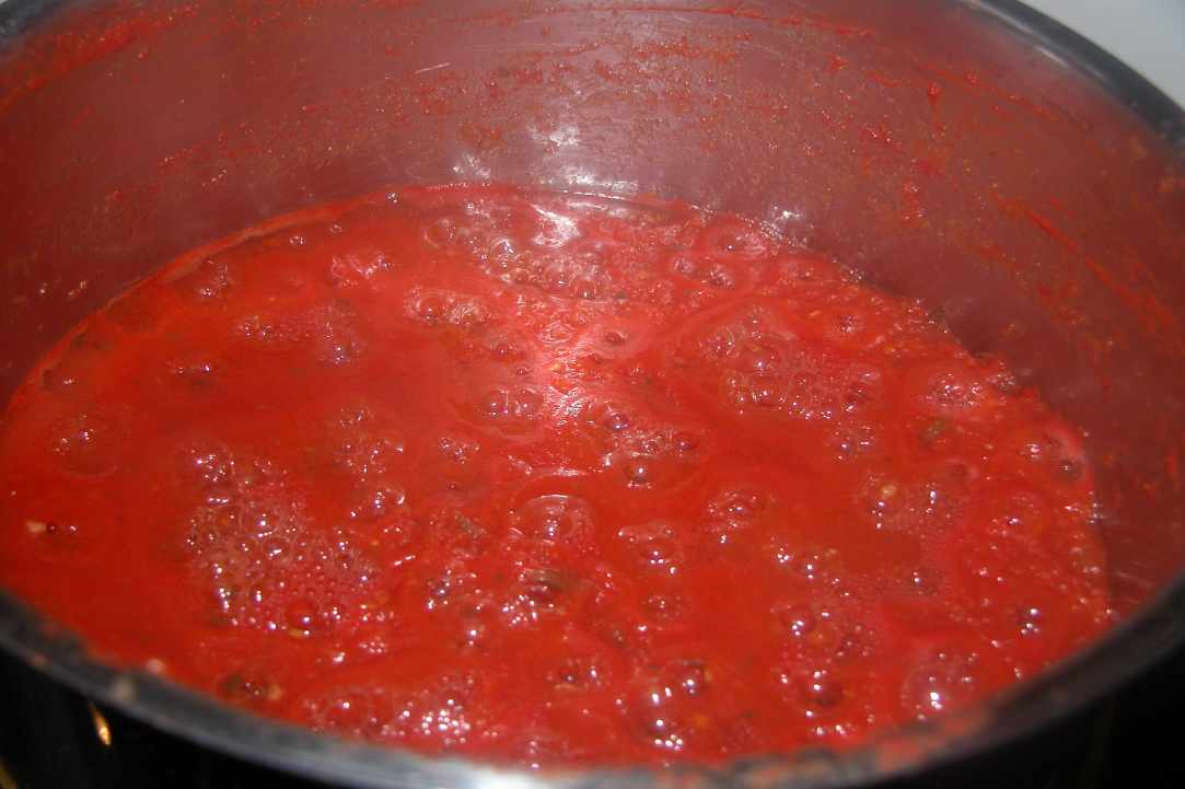 Pomilorotiania (Tomatoes with eggs)