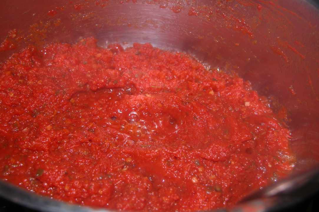 Pomilorotiania (Tomatoes with eggs)