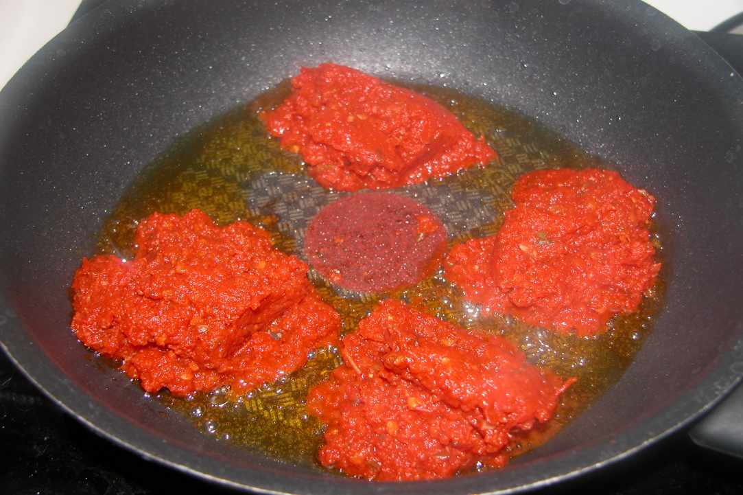 Pomilorotiania (Tomatoes with eggs) gallery image 5
