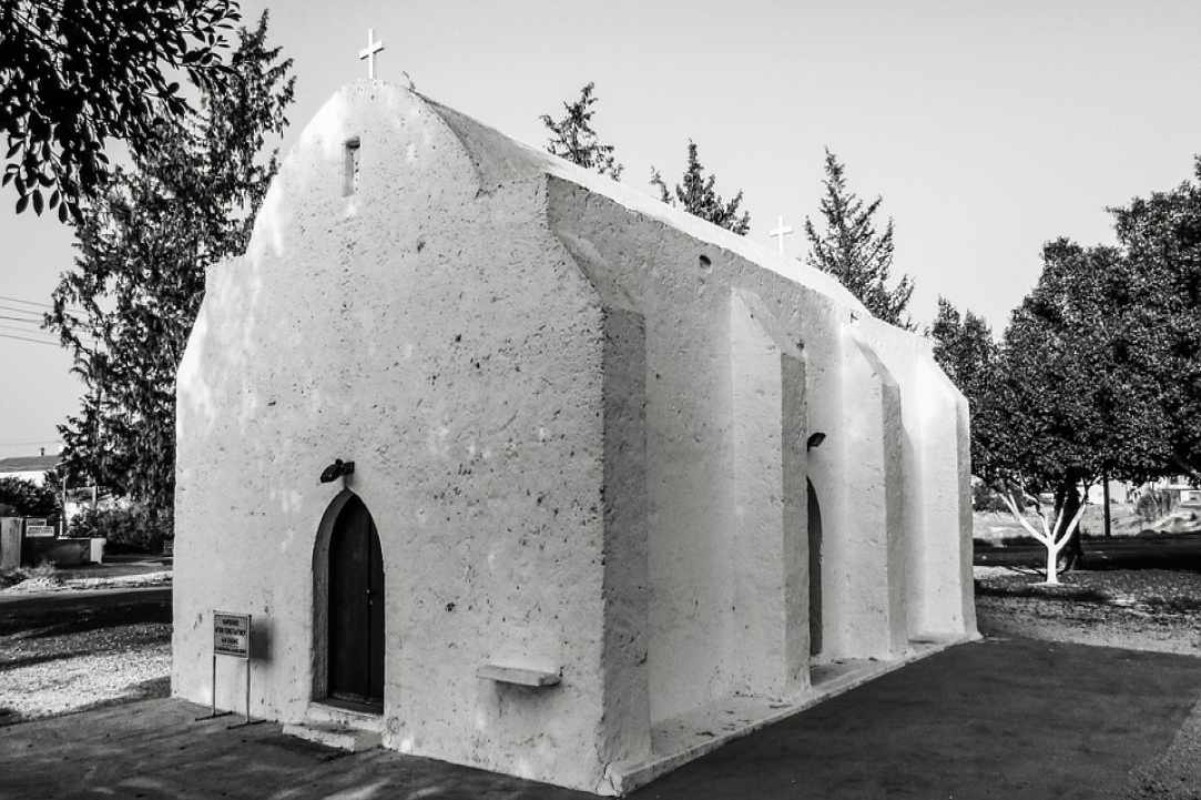 Η Εκκλησία των Αγίων Κωνσταντίνου και Ελένης στην Δερύνεια 