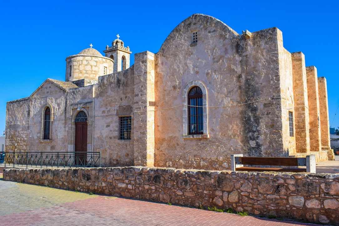 Η Εκκλησία Παναγίας στην Δερύνεια 
