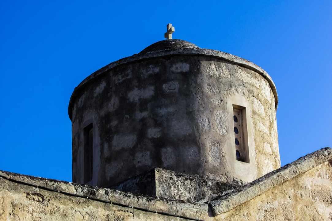 Η Εκκλησία Παναγίας στην Δερύνεια 