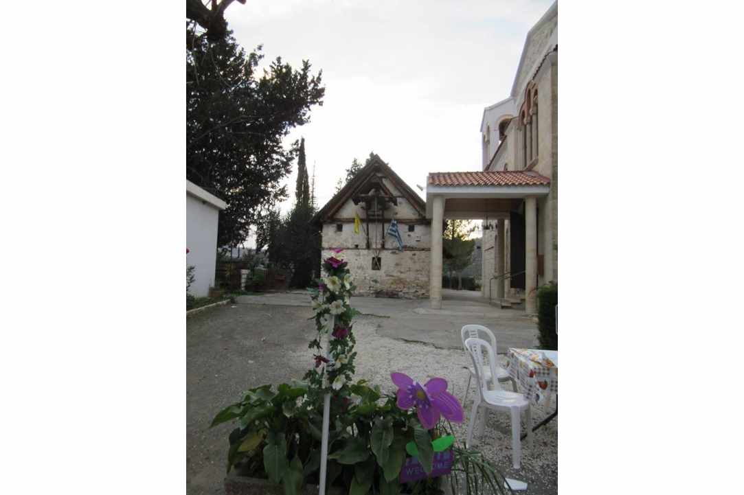 Η αρχαία εκκλησία της Παναγίας της Ελεούσας στην Τριμίκλινη