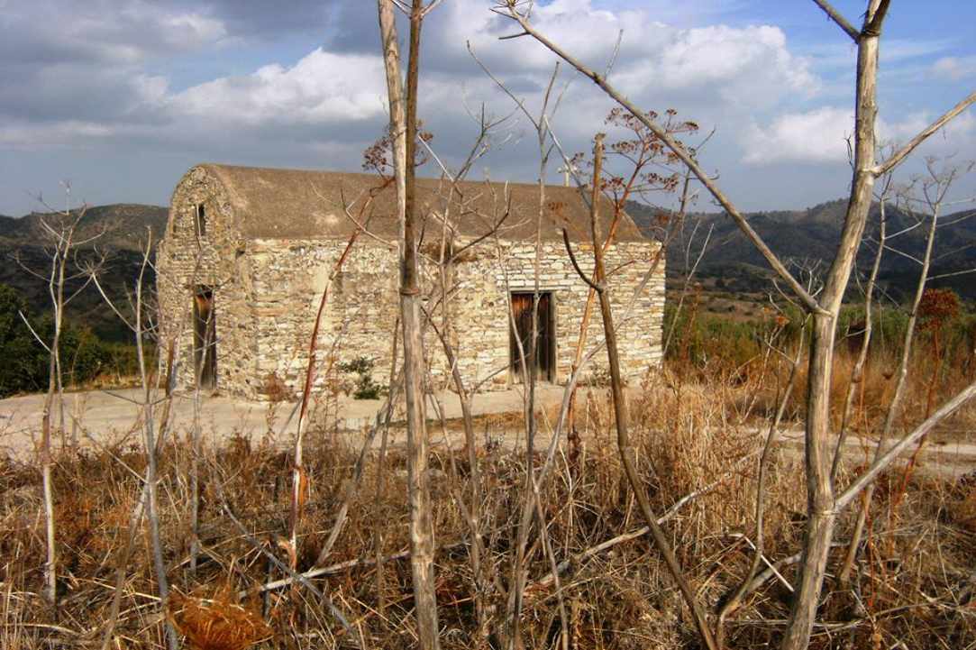 Το εξωκλήσι του Αγίου Θωμά στα Λεύκαρα