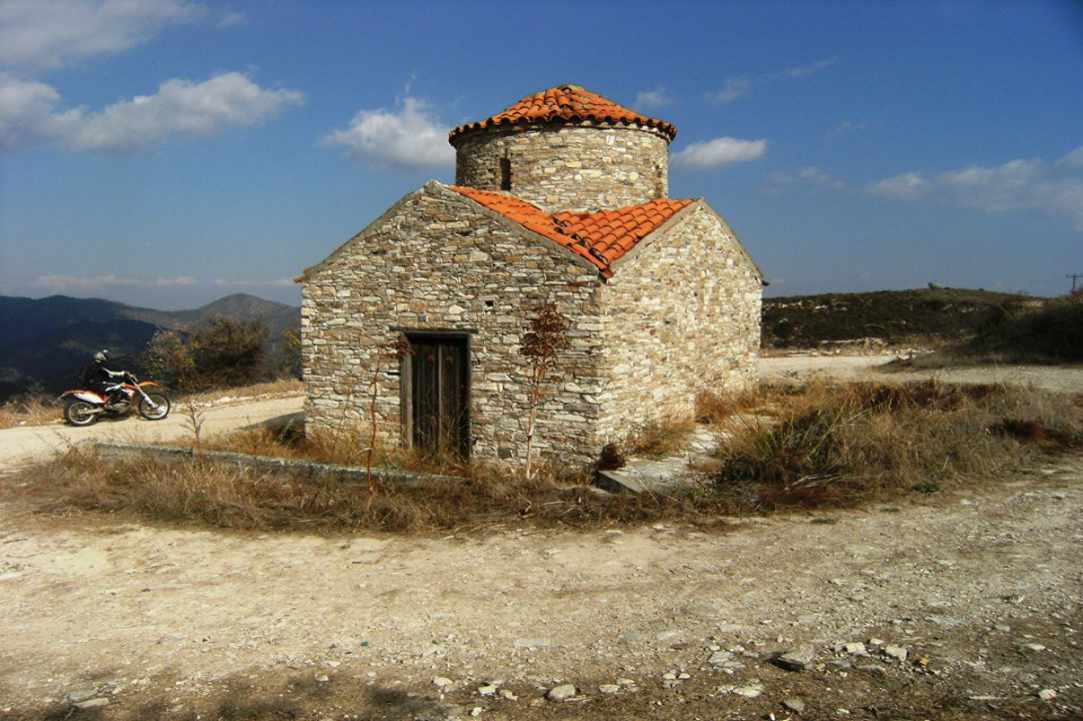 Το εξωκλήσι του Αρχαγγέλου Μιχαήλ στα Λεύκαρα