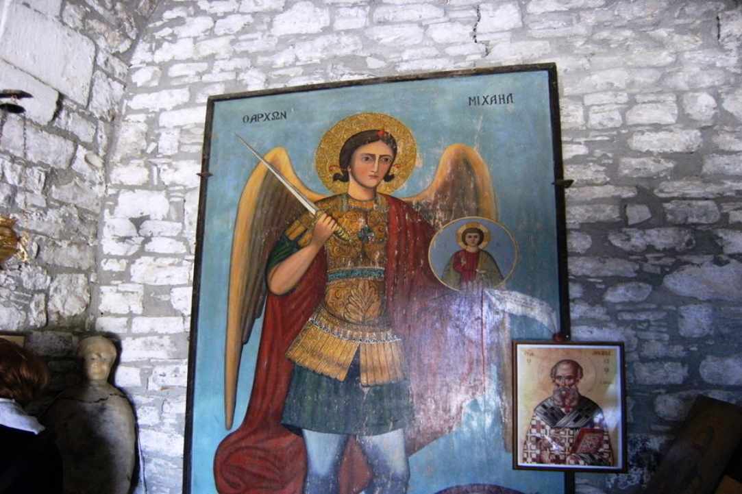 Το εξωκλήσι του Αρχαγγέλου Μιχαήλ στα Λεύκαρα
