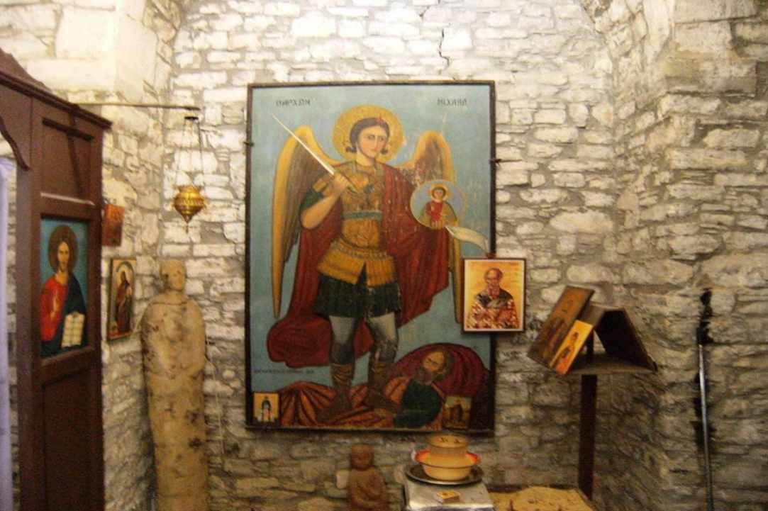 Το εξωκλήσι του Αρχαγγέλου Μιχαήλ στα Λεύκαρα