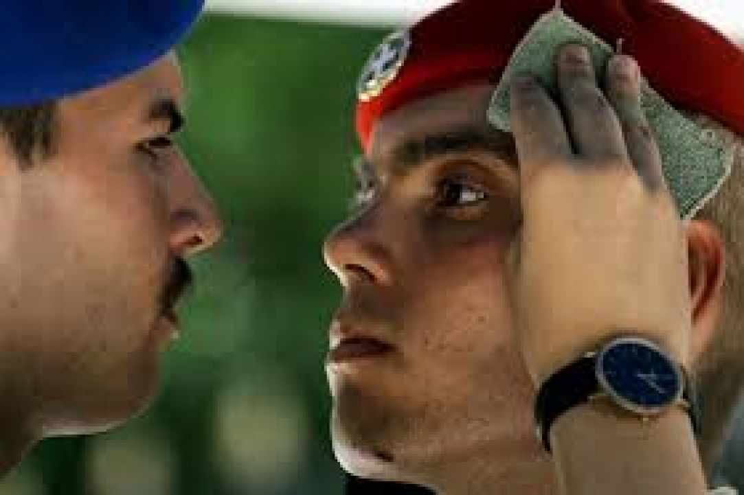 Οι Εύζωνες στον καύσωνα